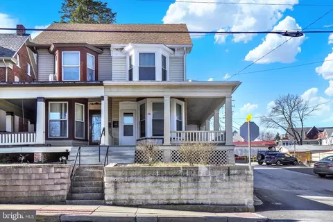18 S Main St, Red Lion, PA 17356