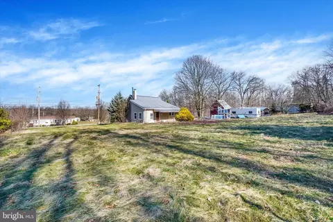 16 Crest Hill Ln, Red Lion, PA 17356