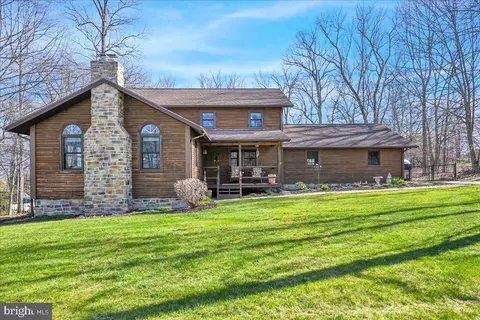 927 Oakwood Ave, Spring Grove, PA 17362