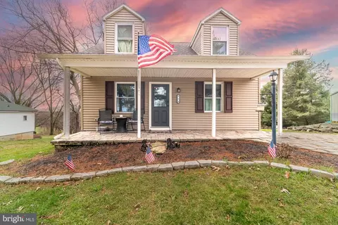 818 Old Commons Rd, Windsor, PA 17366