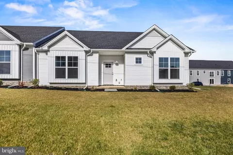 141 Coastal Dr, Hanover, PA 17331