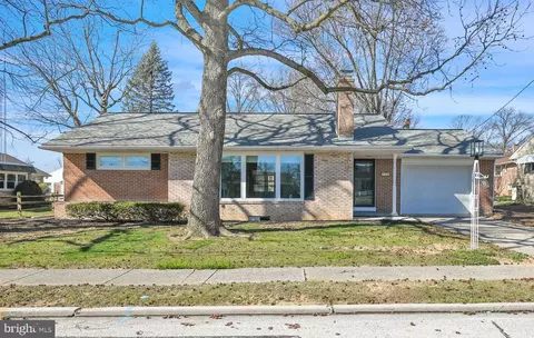 210 Mckinley Ave, Hanover, PA 17331