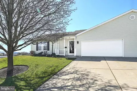 130 Sweet Gum Ln, York, PA 17406