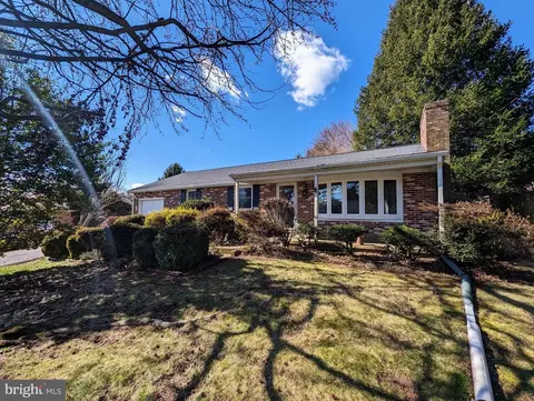 44 S Charles St, Shrewsbury, PA 17361