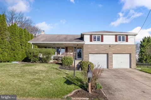 3150 Skylight Dr W, York, PA 17402