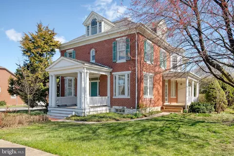 1979 N Susquehanna Trl, York, PA 17404