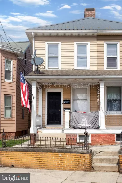 Exterior - 31 5 Third St, Hanover, PA 17331 photo 2 of 8