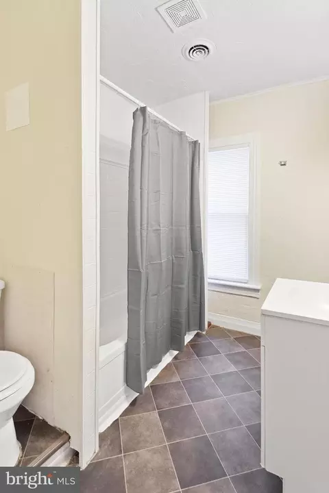 Bath - 31 5 Third St, Hanover, PA 17331 photo 2 of 2