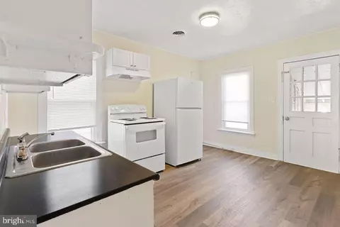 Kitchen - 31 5 Third St, Hanover, PA 17331 photo 2 of 2