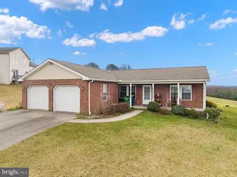 12 Skylite Dr, Hanover, PA 17331