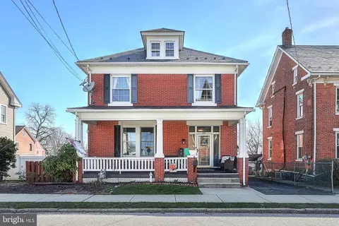 221 N Charles St, Red Lion, PA 17356