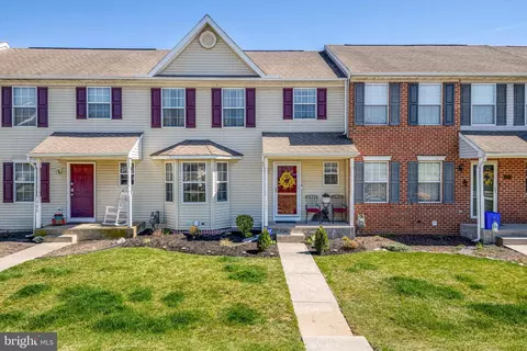 185 Country Ridge Dr, Red Lion, PA 17356
