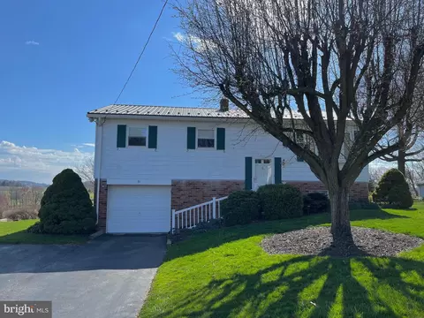 31 Belmar Dr, Dallastown, PA 17313