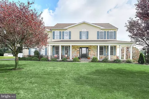 1747 Oak Ridge Dr, Spring Grove, PA 17362