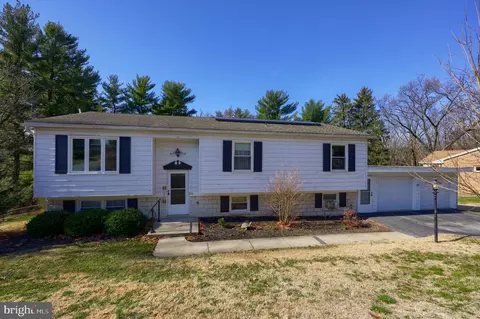 870 Marvell Dr, York, PA 17402