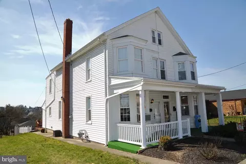 144 W High St, Red Lion, PA 17356