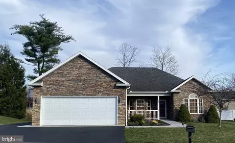 14 Belair Dr, Dillsburg, PA 17019