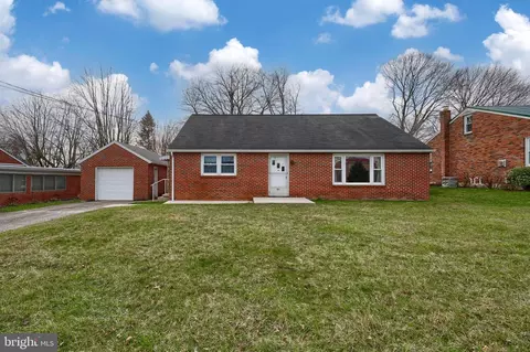 90 W George St, York, PA 17408