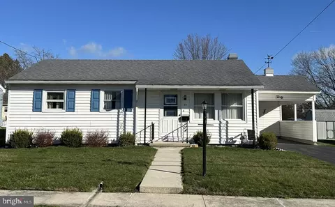 30 Brewster St, Hanover, PA 17331
