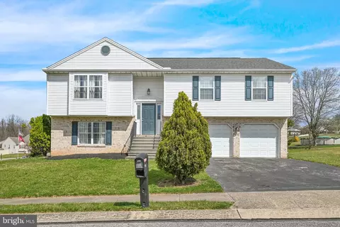 385 Edgeboro Dr, Manchester, PA 17345