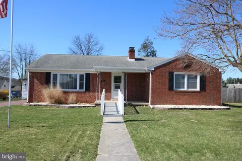 609 Hammond Ave, Hanover, PA 17331