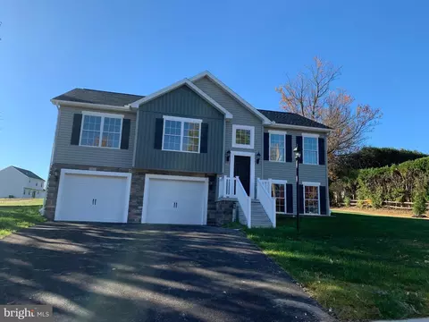 320 Clover Ln #1, Hanover, PA 17331