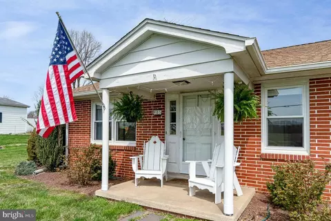 125 W Main St, Fawn Grove, PA 17321