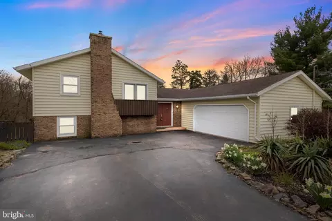 4710 Paradise Rd, Dover, PA 17315