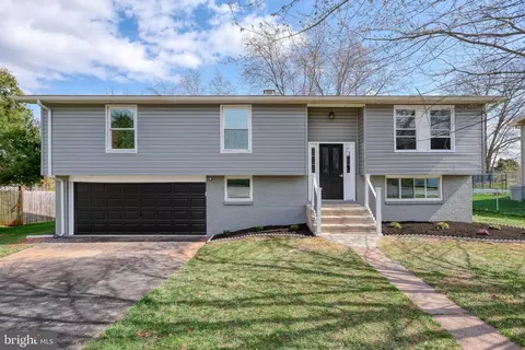 224 Maplewood Dr, Dover, PA 17315