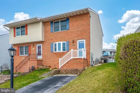406 Debbie Ct, Hanover, PA 17331