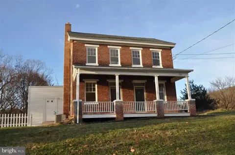 120 E Main St, Felton, PA 17322