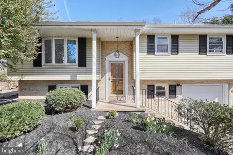482 Pleasantview Rd, New Cumberland, PA 17070