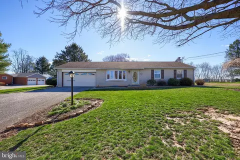 228 Mill St, Fawn Grove, PA 17321