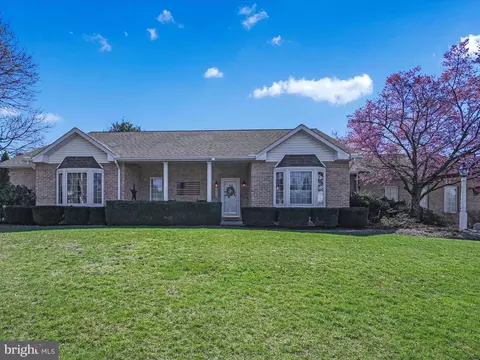 3924 Farm Dr, York, PA 17402