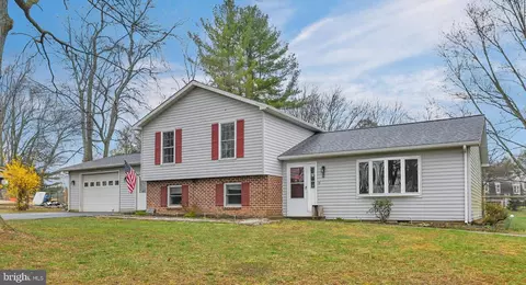 7 Poplar Terrace Dr, Delta, PA 17314
