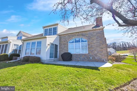 1180 Turnberry Ln, York, PA 17403