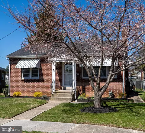 27 Young Cir, Hanover, PA 17331