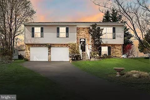 696 Blossom Hill Ln, Dallastown, PA 17313
