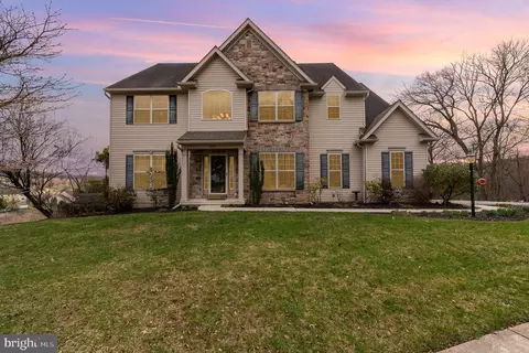 122 Farmington Dr, York, PA 17407