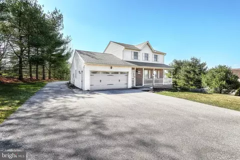 5058 Hickory View Dr, Spring Grove, PA 17362