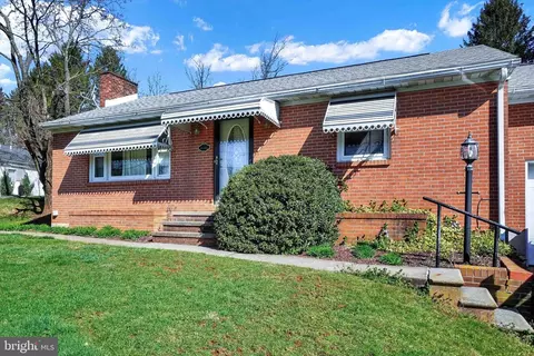 17 Pleasant Ave, New Freedom, PA 17349