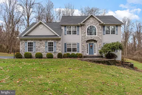 635 E Siddonsburg Rd, Mechanicsburg, PA 17055