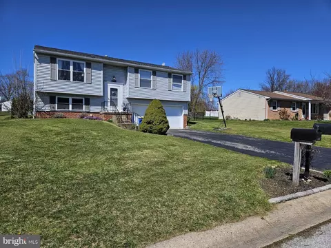 2731 Danielle Dr, Dover, PA 17315