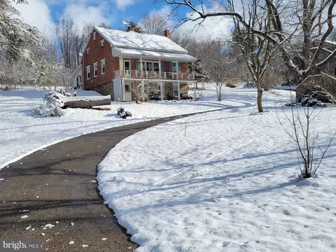 1212 Kratz Rd, Glen Rock, PA 17327