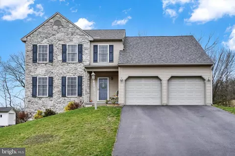 690 Apple Tree Ln, Mount Wolf, PA 17347