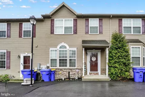 655 Sunglow Dr, Shrewsbury, PA 17361