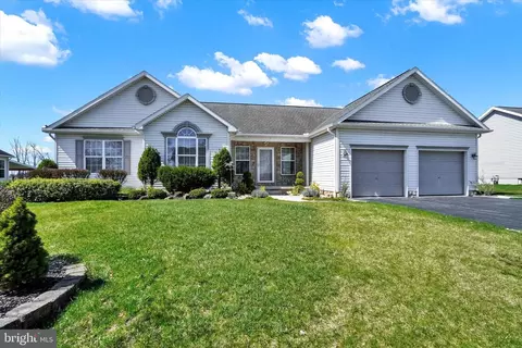1261 Shadowbrooke Dr, Dover, PA 17315
