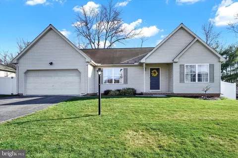 134 Cranbrook Dr, Dover, PA 17315