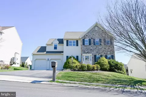 10 Stonewood Dr, York, PA 17407