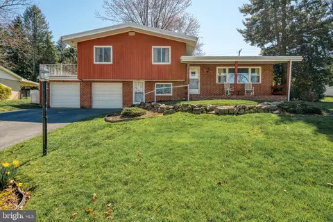 3260 Lynwood Ln, York, PA 17402